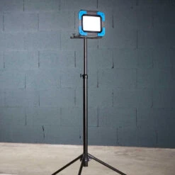 Projecteur De Chantier LED Batterie Rechargeable Extra Plat 30W IP54 NALTO -Outil Atelier Magasin product 244