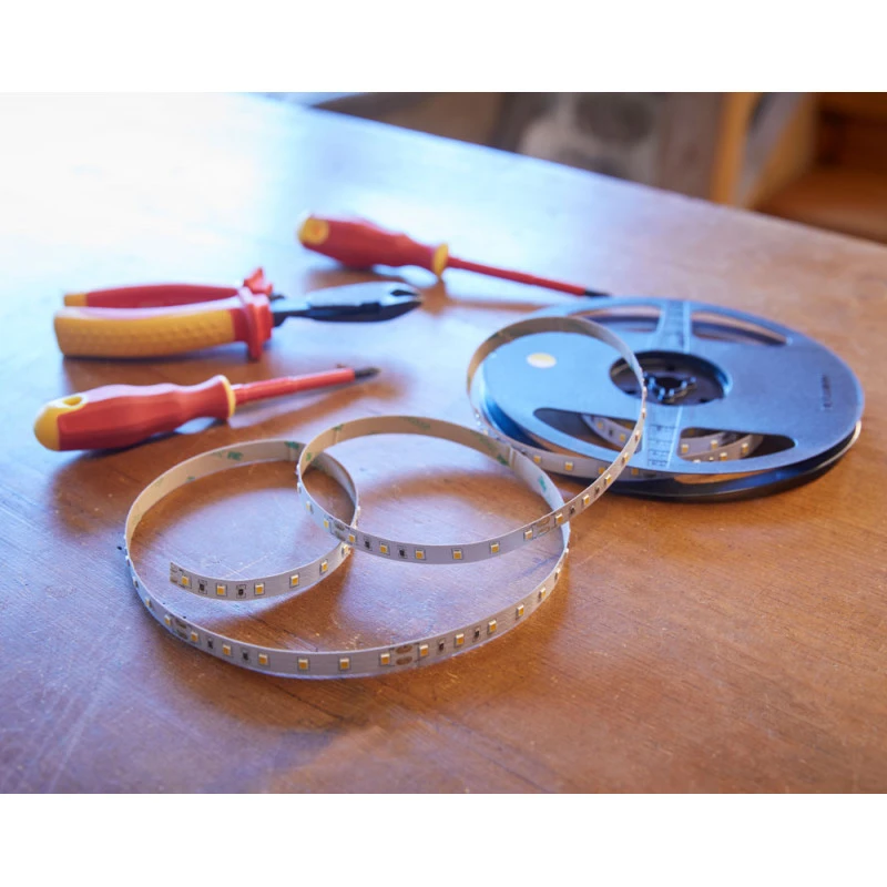 Ruban Led SMD 5M 10W/M 24V IP20 8mm 3000K WOLTZ 4 Ruban Led SMD 5M 10W/M 24V IP20 8mm 3000K WOLTZ – Image 4